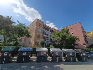 Pis a Los Almendros-Son Rapinya. Piso con okupas en la vileta