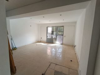 Pis a Los Almendros-Son Rapinya. Piso con okupas en la vileta