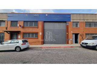 Bâtiment à usage industriel  Abat otó. Nave industrial en venta en sabadell  417 m construidos
