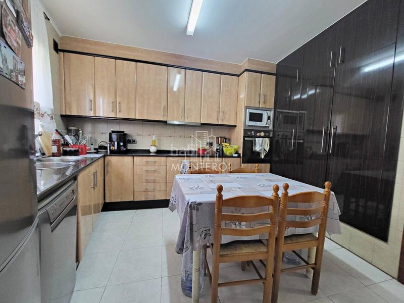 Foto 31b42e11-38f4-43c9-b855-1e4dba30ea01. Semi detached house with heating parking in Cardedeu