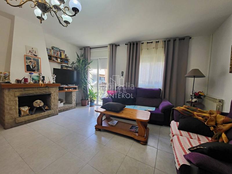 Foto 3715b9b5-6029-4035-92ed-556c9d70ae7c. Semi detached house with heating parking in Cardedeu