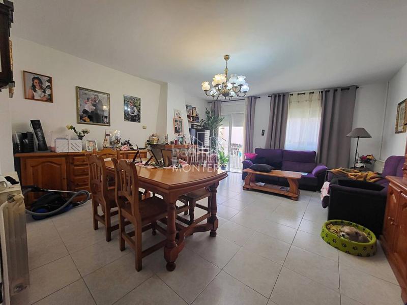 Foto 6e7621ab-7801-48ee-a98a-df6475f6d143. Semi detached house with heating parking in Cardedeu