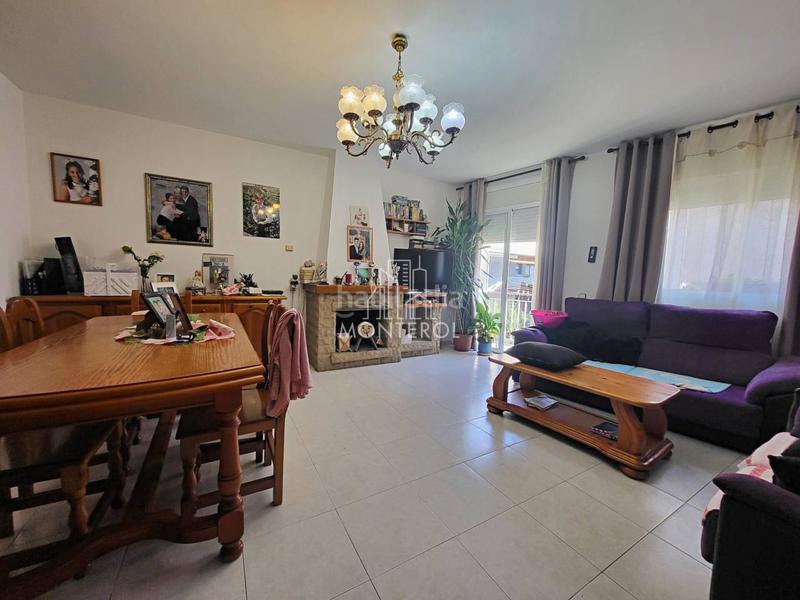Foto cb686bff-d97f-4636-983d-fb787506e596. Semi detached house with heating parking in Cardedeu