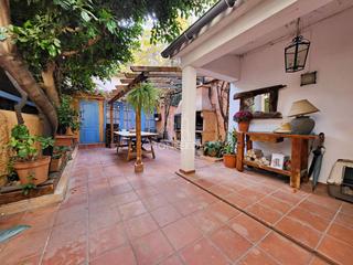 Reihenhaus  Calle industria. Chalet adosado en venta en centre08173