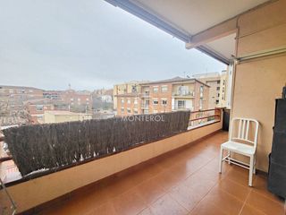 Rent Flat  Calle santa rosa. Piso en alquiler en centre08172