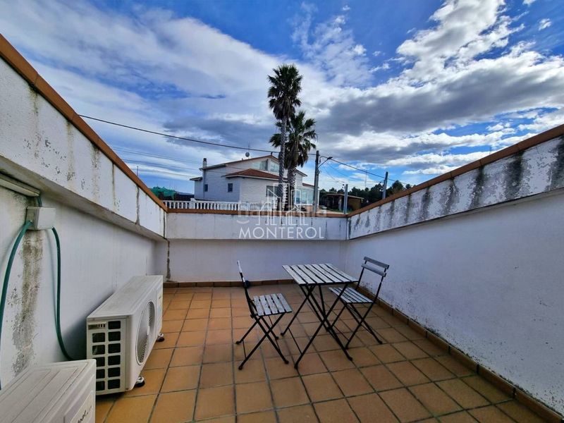 Foto 03b1cbae-fabb-4ad5-a90d-5b5ef6dbc8a4. Casa amb calefacció aparcament piscina a Can Palet de Vista Alegre Terrassa