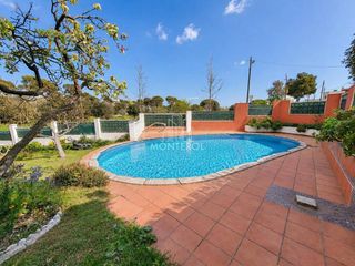 Xalet  Calle pedraforca. Chalet unifamiliar en venta en barberà del vallès