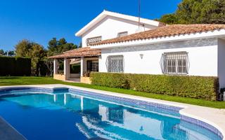 Xalet  Calle dalt. Chalet con jardín y piscina en mediona
