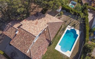 Chalet  Carrer 16. Chalet con jardín y piscina en mediona