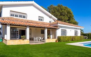Chalet  Calle dalt. Chalet con jardín y piscina en mediona