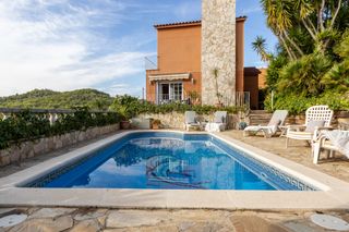 Chalet  Carrer dels pirineus. Chalet con vistas panorámicas y piscina en mas mestre