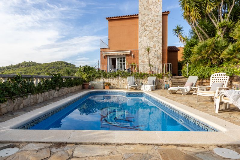 Foto 785fafd8-8659-42d1-a398-6004c3e571aa. Xalet amb xemeneia calefacció aparcament piscina a Olivella