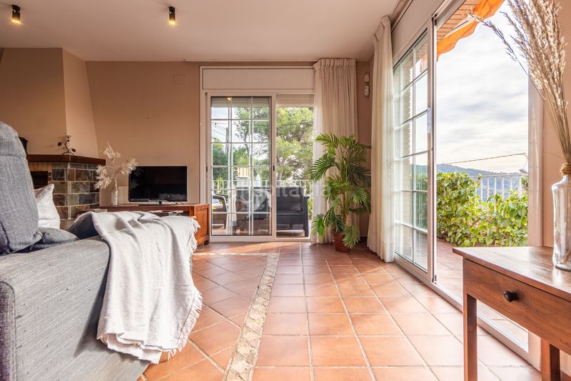 Foto e11de15e-e504-4a5c-99f3-0b1050c2e4c3. Xalet amb xemeneia calefacció aparcament piscina a Olivella