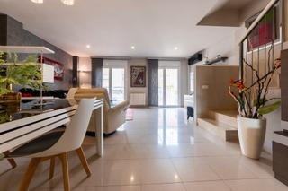 Casa a schiera  Carrer de salvador espriu. Casa adosada de 4 plantas en vilafranca del penedès