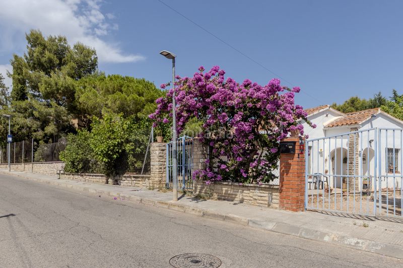 Foto 260d65ae-c577-4437-a754-f961214c7ca8. Casa amb xemeneia aparcament a Llorenç del Penedès