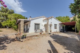 Casa  Carrer heura. Casa con jardín en el priorat de banyeres