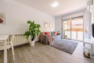 Piso  Carrer de colom. Piso reformado con balcón en can palet, terrassa