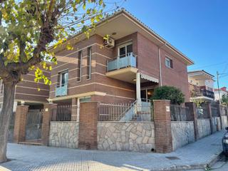 Chalet à Carrer del fluvià 1. Habitatges barcelona