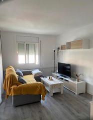 Affitto Appartamento  Carrer de tomàs vives. Habitatges barcelona