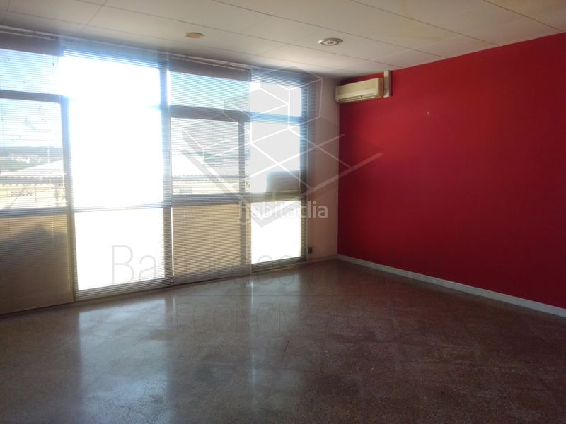 Foto bce12091-bd6c-4065-b6f0-57217418c915. Büro mit heizung in Navarcles
