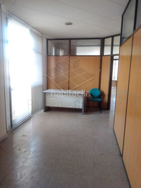 Foto c07f1486-c36b-46d2-a48c-c53c9cfd88ff. Büro mit heizung in Navarcles