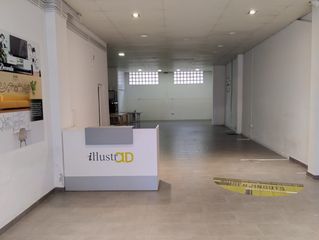Miete Geschäftsraum  Carrer de lleida. Local ideal para negocio con actividad y almacen