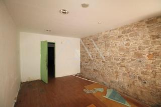 Planta baja  Carrer de l'argenter. Piso a reformar en el born