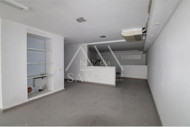 Foto 1b1976a3-5741-4322-a838-7441761deaff. Local comercial a Plaça Catalunya Manresa