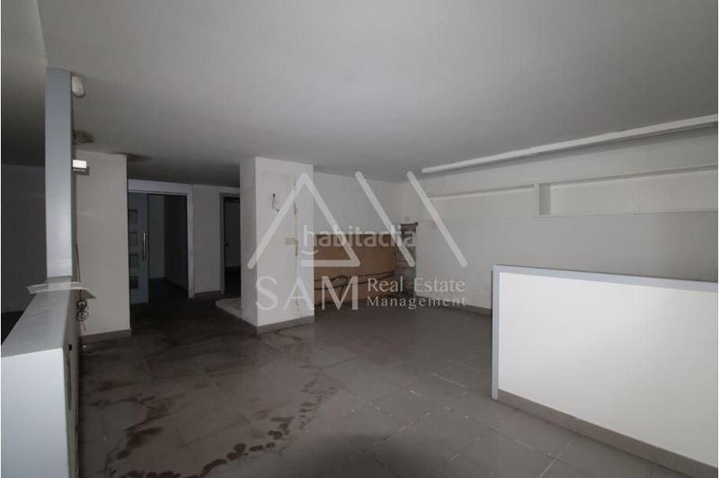 Foto 54640ee6-efed-486d-9e6f-50927c68ed73. Local comercial a Plaça Catalunya Manresa