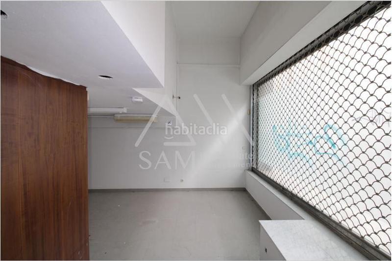 Foto 82b77a89-0097-4975-8e7c-c57e53a47900. Local comercial a Plaça Catalunya Manresa