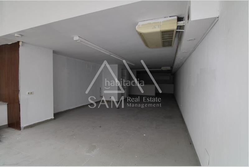 Foto c0e4b0ca-33ac-4561-b8a7-2bc69e9b021d. Local comercial a Plaça Catalunya Manresa