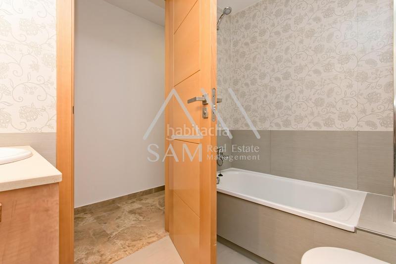 Foto 97b8655d-5998-4f41-8097-01e56a6b8c45. Planta baixa a Sant Gervasi - Bonanova Barcelona