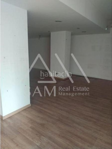 Foto 193a8f89-f52d-4e40-a8b2-e315ff96808a. Locale commerciale in La Verneda - La Pau Barcelona