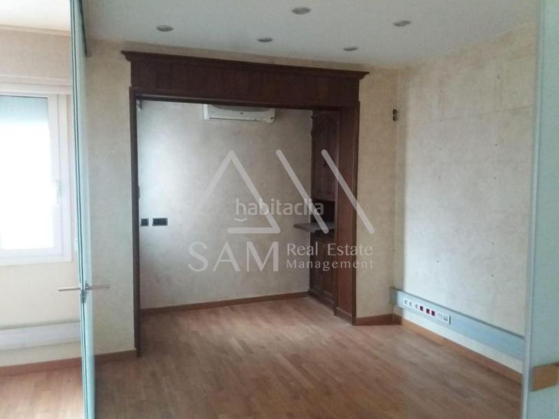 Foto 154b6c31-300b-48da-8dcd-5d1dfa19691e. Büro mit parking in Fort Pienc Barcelona