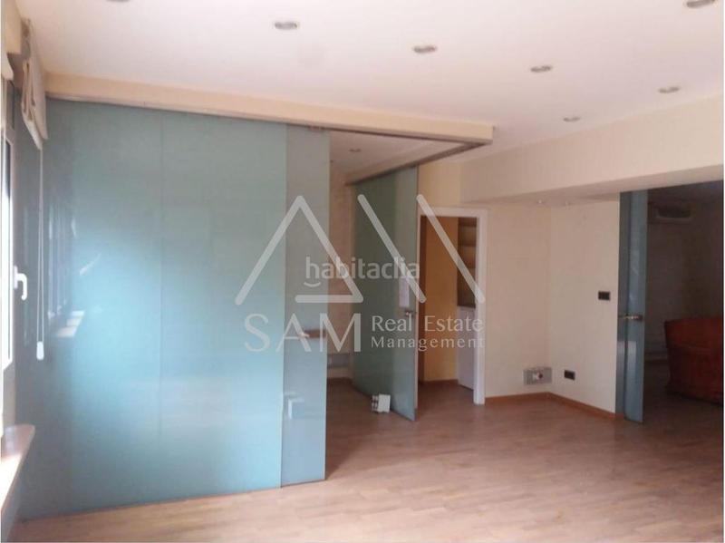 Foto fbb41141-4f6c-4fc4-ae7a-a4b3e0039a0f. Büro mit parking in Fort Pienc Barcelona