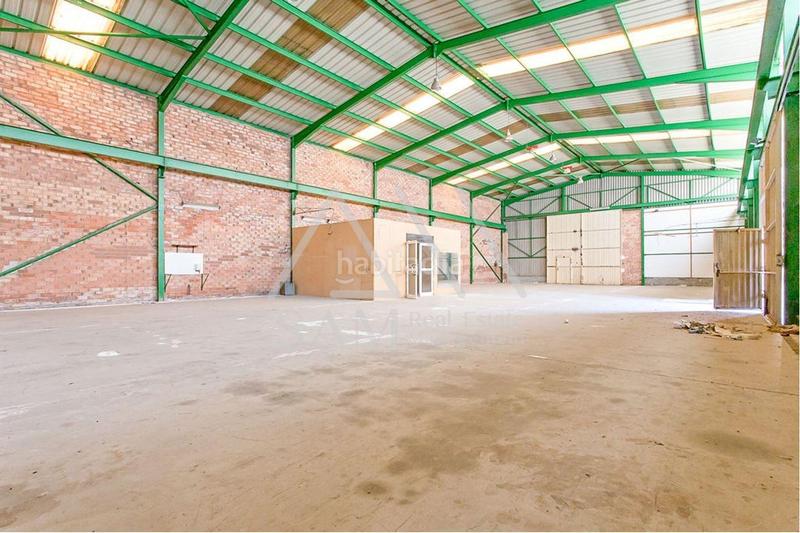 Foto 976ebbea-ade3-4cd7-8f87-60e9dd7c4535. Capannone industriale in Barri Antic Manresa