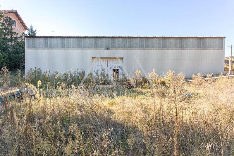 Foto d8c7dfcb-f8f4-42c1-b54e-f4430d5b9656. Capannone industriale in Barri Antic Manresa