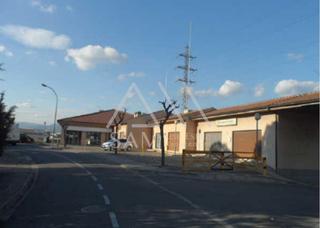 Local Comercial a Zona Industrial. Excelente local comercial en el centro de barberà del vallès  ub