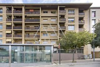 Local commercial à Font dels Capellans - Sagrada Familia. Local comercial en venta de 242 m en manresa barcelona
