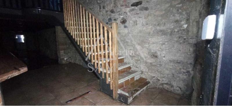 Foto 83b54381-ddc3-44b7-acb0-9e08a5b3d96e. Locale commerciale in Barri Antic Manresa