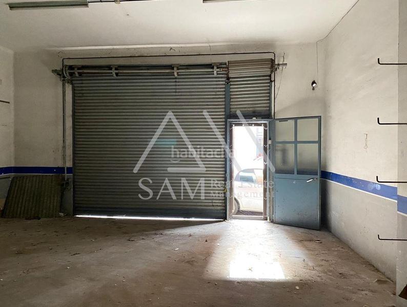 Foto c2f005e5-42e2-4666-9806-fe6d7c12d8df. Local comercial en Plaça Catalunya Manresa