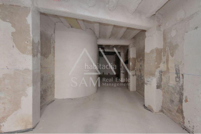 Foto 125f450d-9870-4fd2-a99d-f2ed2ef4902b. Local comercial en Raval Barcelona