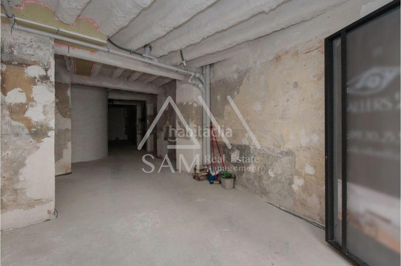 Foto 3396cfba-b633-42e0-87ee-38a20fc7ba3a. Local comercial en Raval Barcelona