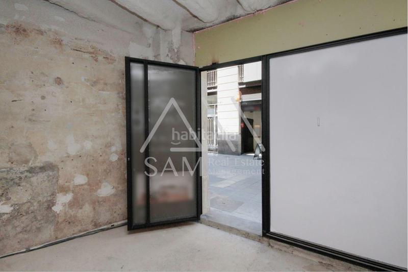 Foto b3e4d660-ddcb-4136-b8d8-6cdd1d27ecfa. Local comercial en Raval Barcelona
