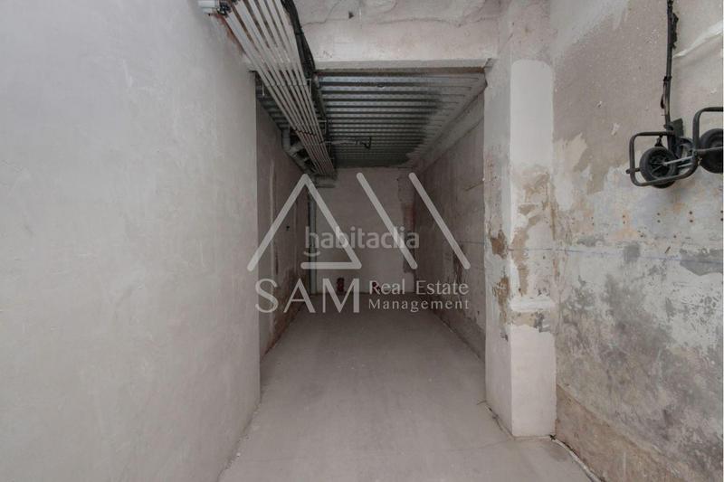 Foto bb67ca4a-37e8-41c2-9867-8a9d2c4f7425. Local comercial en Raval Barcelona