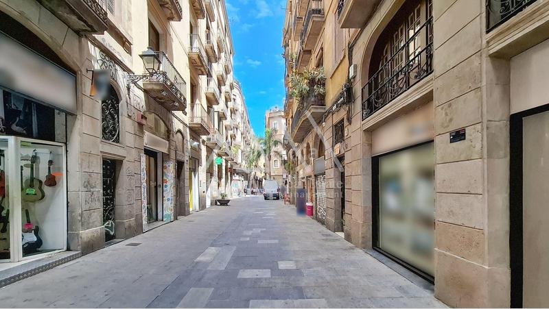 Foto c824a5b0-387f-41d6-8a40-77ee55b6a27c. Local comercial en Raval Barcelona