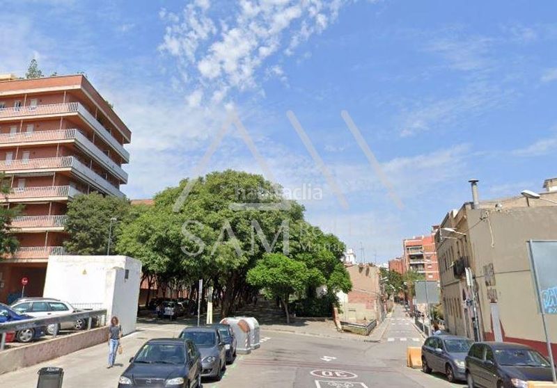 Foto a65a5906-4416-4836-a511-820ed5423bed. Aparcament cotxe a El Clot Barcelona