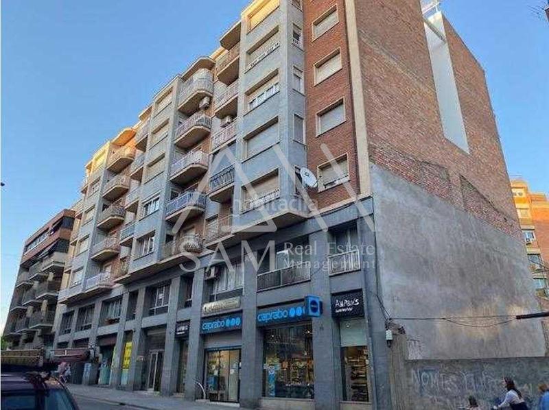 Foto 00bfb7f3-6d1b-4d94-8ab6-815f49c79d20. Local comercial en Poble Nou Manresa