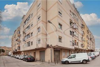 Etagenwohnung in Llefià