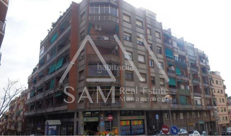 Foto 3b2c3381-a6f0-48ae-b213-166bfdc8b813. Ground floor in Singuerlín Santa Coloma de Gramenet